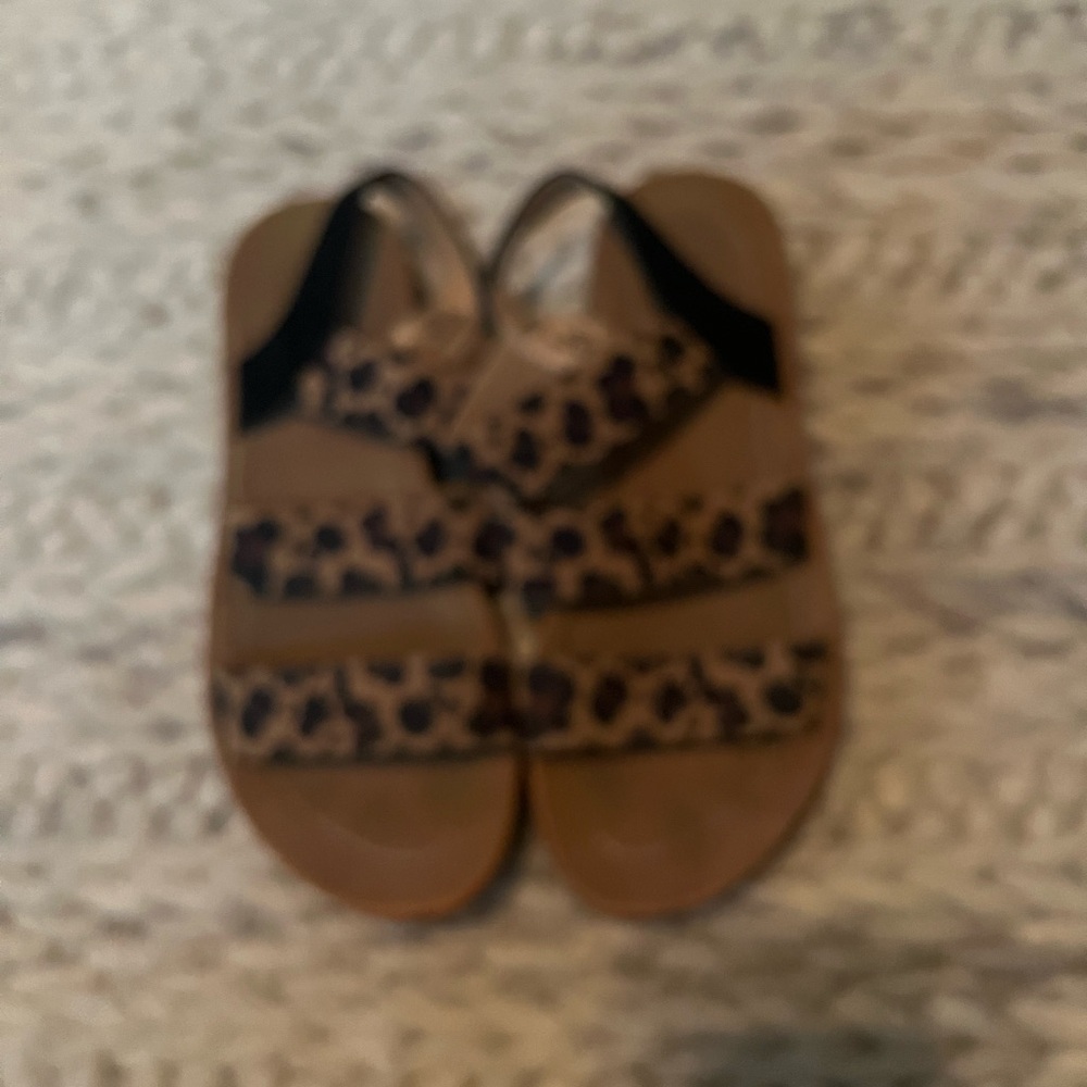 Little Girls Leopard Print Unr8ed Elastic Sandals